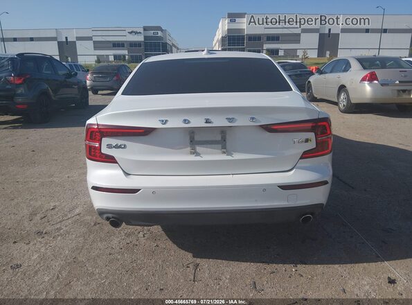 7JRA22TK9KG017978 2019 VOLVO S60 White 