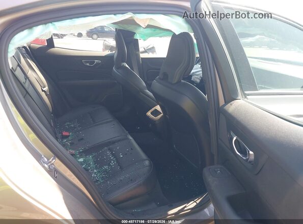 7JRA22TKXKG014443 2019 VOLVO S60 Gray VIN կոդի պիտակի տեսք