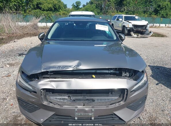 7JRA22TKXKG014443 2019 VOLVO S60 Gray Սալոնի հետևի տեսք
