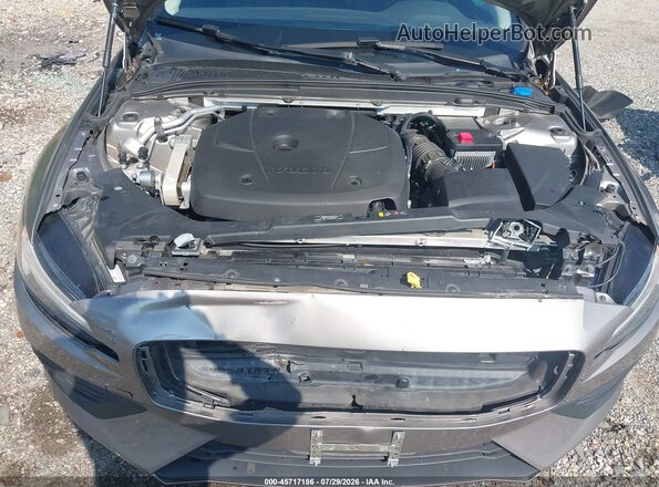 7JRA22TKXKG014443 2019 VOLVO S60 Gray Հետևի տեսք