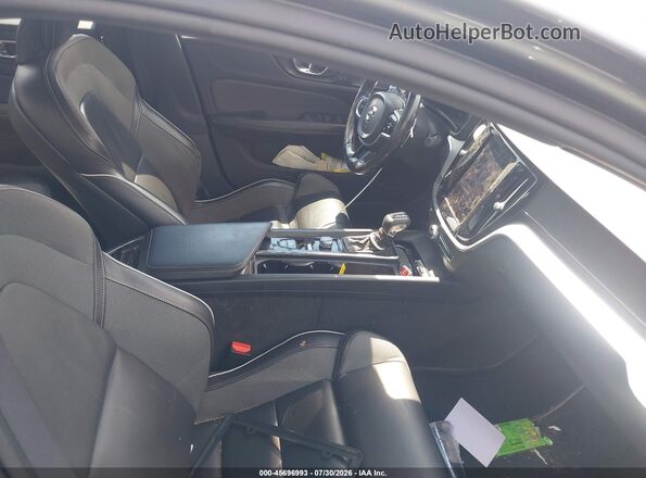 7JRA22TM0LG030167 2020 VOLVO S60 Gray წინა სალონის ხედი