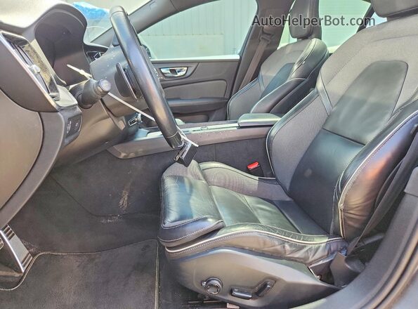 7JRA22TM3KG007030 2019 VOLVO S60 Gray Vista interior delantera