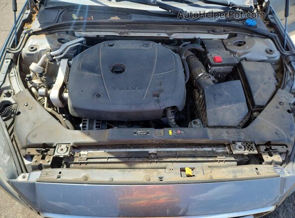 7JRA22TM3KG007030 2019 VOLVO S60 Gray Vista interior trasera