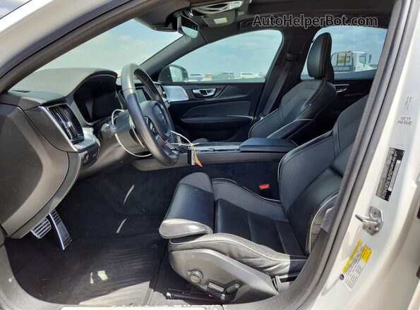 7JRA22TM3KG012258 2019 VOLVO S60 White Սալոնի դիմացի տեսք