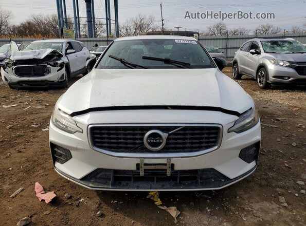 7JRA22TM7KG014501 2019 VOLVO S60 White Widok z przodu