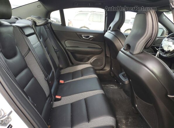7JRA22TM7KG014501 2019 VOLVO S60 White Widok tylnych siedzeń
