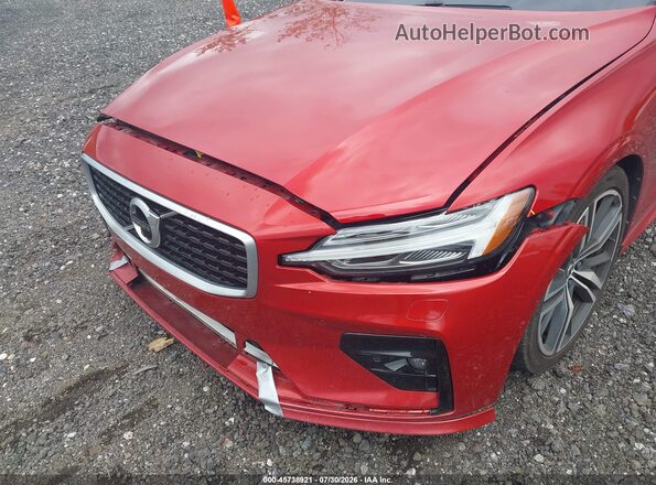 7JRA22TMXKG001001 2019 VOLVO S60 Red Widok z przodu