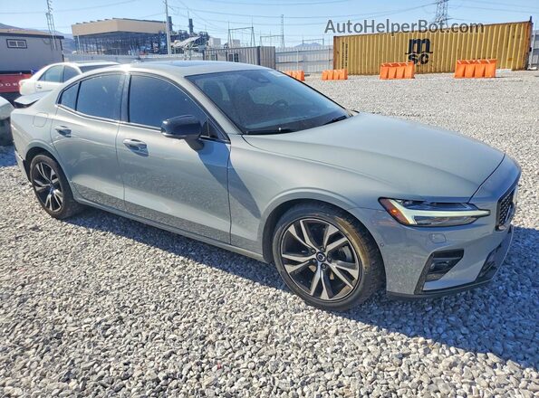 7JRL12FC5SG366992 2025 VOLVO S60 Gray Առջևի աջ