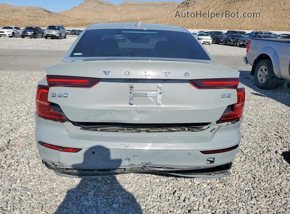 7JRL12FC5SG366992 2025 VOLVO S60 Gray Հետևի տեսք