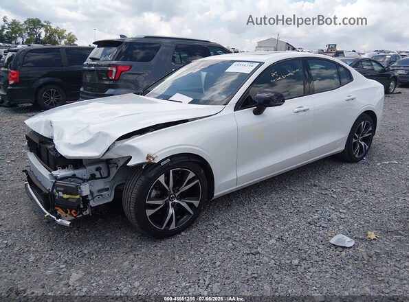 7JRL12FK1RG313241 2024 VOLVO S60 White წინა მარცხენა ხედი სამი მეოთხედიდან