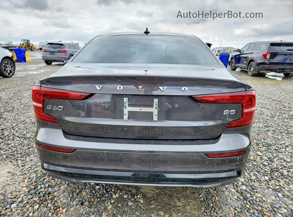 7JRL12FKXRG317353 2024 VOLVO S60 Gray Widok z tyłu