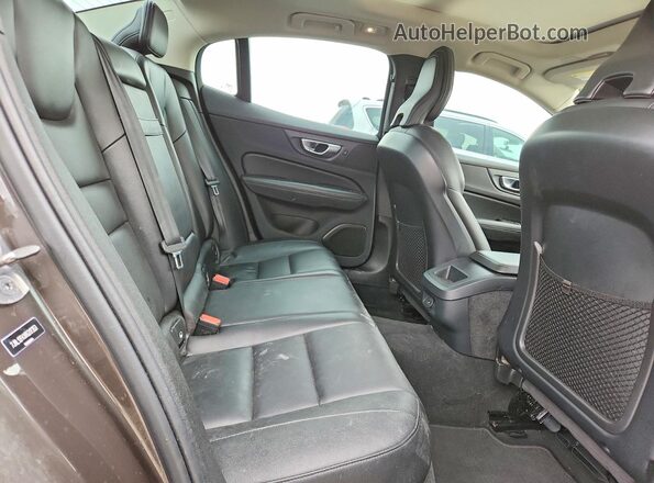 7JRL12FKXRG317353 2024 VOLVO S60 Gray Widok tylnych siedzeń