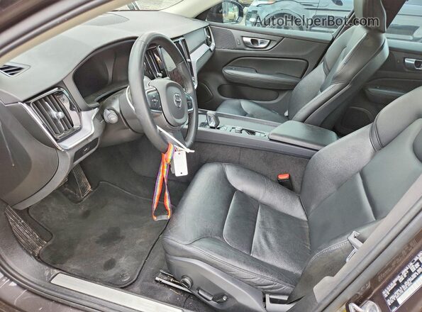 7JRL12FKXRG317353 2024 VOLVO S60 Gray Widok wnętrza z przodu