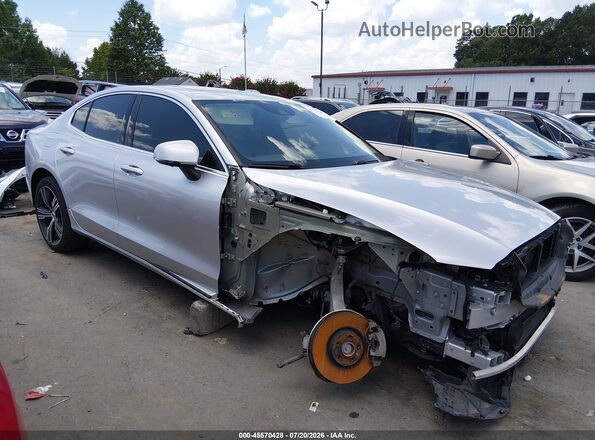 7JRL12FL2NG192142 2022 VOLVO S60 Silver Front view