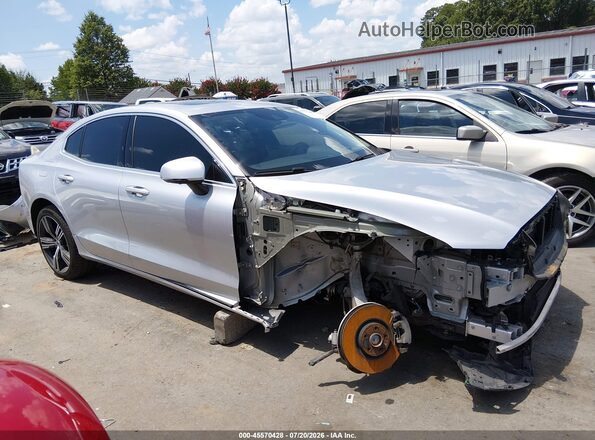 7JRL12FL2NG192142 2022 VOLVO S60 Silver 360 interior view