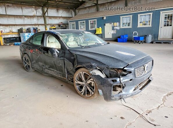 7JRL12FL4RG281264 2024 VOLVO S60 Черный Передняя правая четверть
