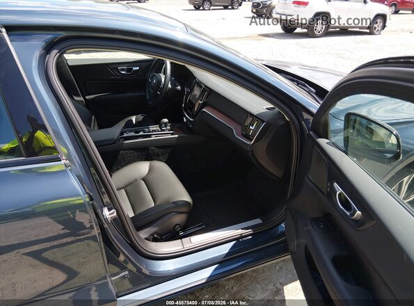 7JRL12FL5RG282553 2024 VOLVO S60 Blue Вид салону спереду