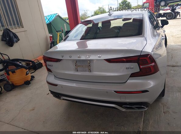 7JRL12FZ1NG155636 2022 VOLVO S60 Серый 