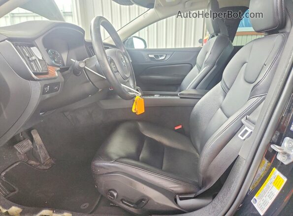 7JRL12FZ7NG160260 2022 VOLVO S60 Black Widok wnętrza z przodu