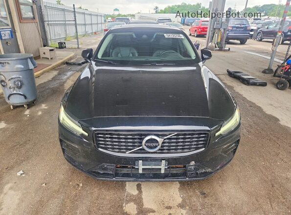 7JRL12FZ7NG160260 2022 VOLVO S60 Black Widok z przodu