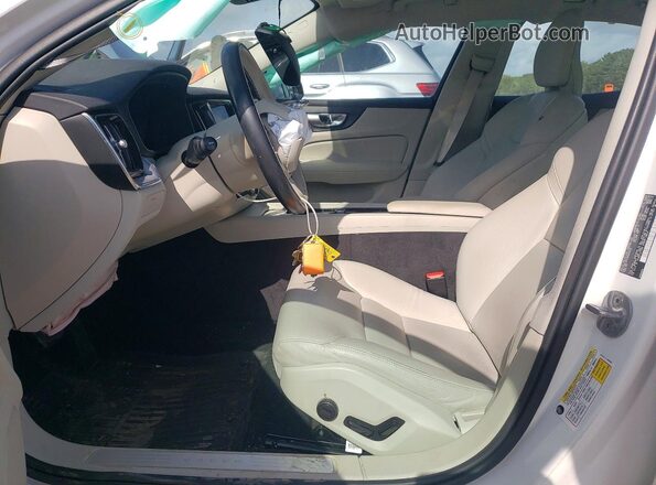 7JRL12TK0RG313218 2024 VOLVO S60 White Widok wnętrza z przodu