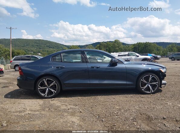 7JRL12TK0RG323084 2024 VOLVO S60 Navy Սալոնի 360 աստիճան տեսք