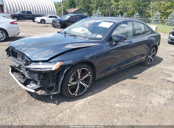 7JRL12TK0RG323084 2024 VOLVO S60 Navy Առջևի ձախ երեք քառորդ տեսարան