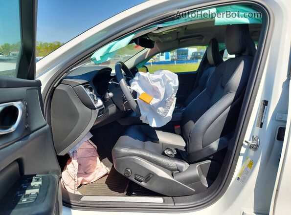 7JRL12TK3RG308482 2024 VOLVO S60 White Front interior view