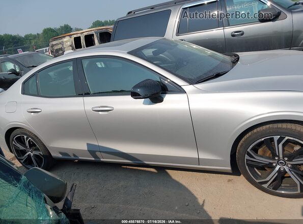 7JRL12TK8RG318652 2024 VOLVO S60 Silver სალონის 360-გრადუსიანი ხედი