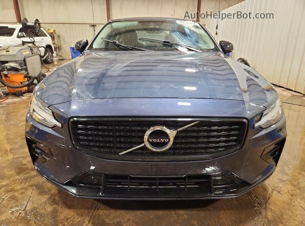 7JRL12TZ1NG154376 2022 VOLVO S60 Blue Widok z przodu