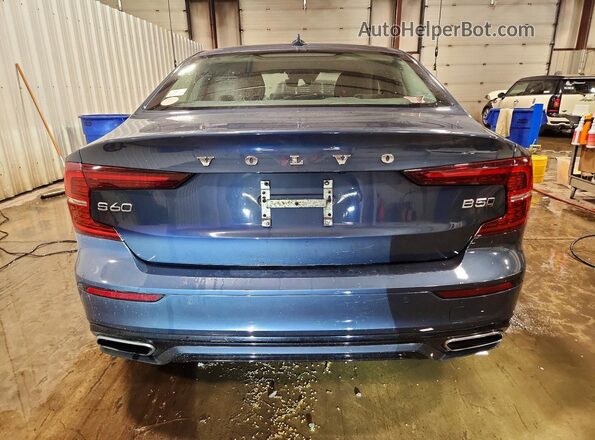 7JRL12TZ1NG154376 2022 VOLVO S60 Blue Widok z tyłu