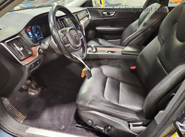 7JRL12TZ1NG154376 2022 VOLVO S60 Blue Widok wnętrza z przodu
