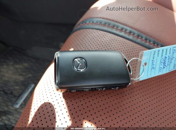 7MMVABDY3SN382450 2025 MAZDA CX-5 White Vista del salpicadero
