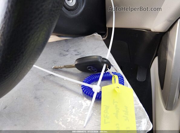 7MUAAAAG2RV106887 2024 TOYOTA COROLLA CROSS White Vista del salpicadero