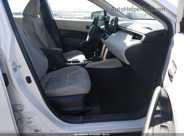 7MUAAAAG5PV059402 2023 TOYOTA COROLLA CROSS White Вид салону спереду