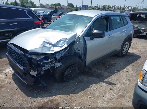 7MUAAABG7PV057732 2023 TOYOTA COROLLA CROSS Silver Vista tres cuartos delantera izquierda