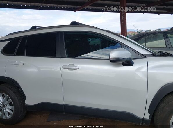 7MUBAAAG5PV062224 2023 TOYOTA COROLLA CROSS Белый Вид задней части салона