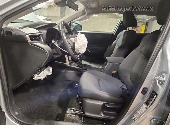 7MUCAABG3PV075864 2023 TOYOTA COROLLA Silver წინა სალონის ხედი