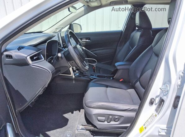 7MUDAAAG4PV058951 2023 TOYOTA COROLLA White Widok wnętrza z przodu