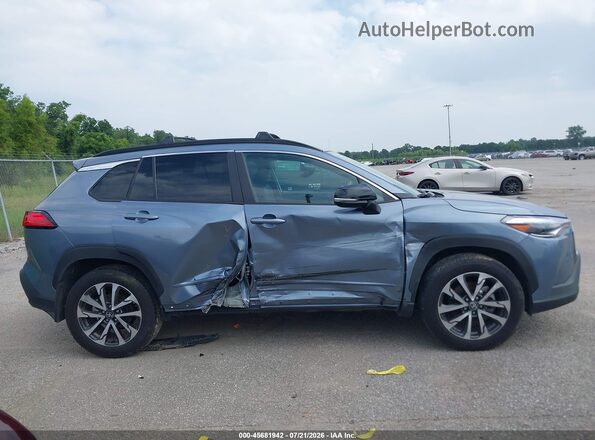 7MUDAAAG6SV136445 2025 TOYOTA COROLLA CROSS Blue Vista interior trasera