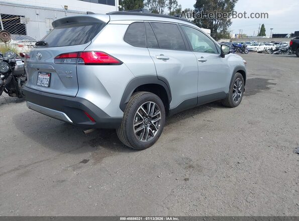 7MUDAABG5TV149557 2026 TOYOTA COROLLA CROSS Silver Trasero derecho