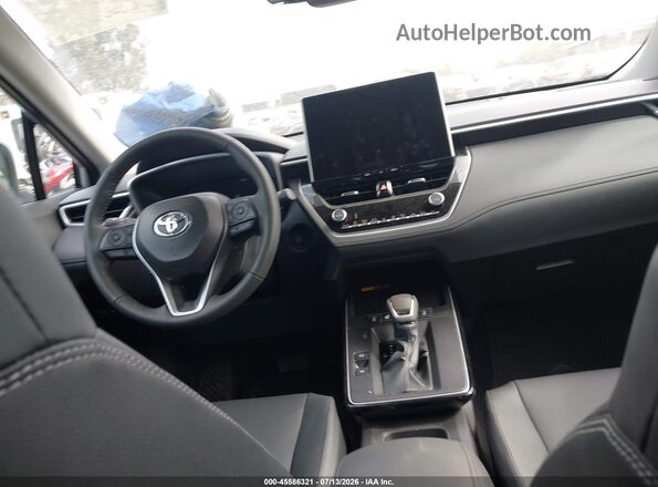 7MUDAABG5TV149557 2026 TOYOTA COROLLA CROSS Silver 