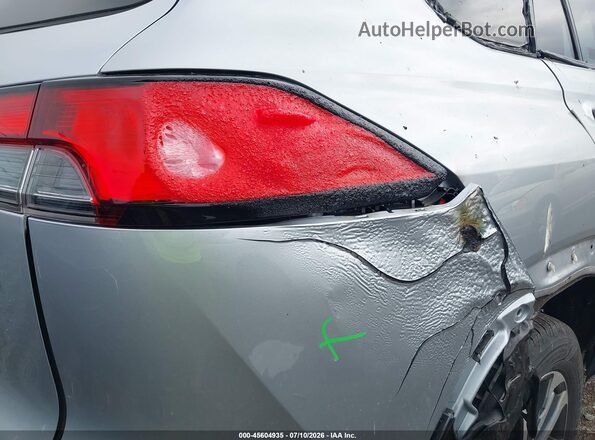7MUDAABG7PV069568 2023 TOYOTA COROLLA CROSS Silver 