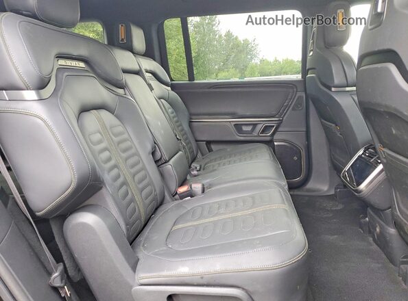 7PDSGABA0PN028709 2023 RIVIAN R1S Black Widok wnętrza z tyłu