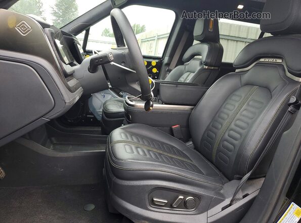 7PDSGABA0PN028709 2023 RIVIAN R1S Black Widok wnętrza z przodu