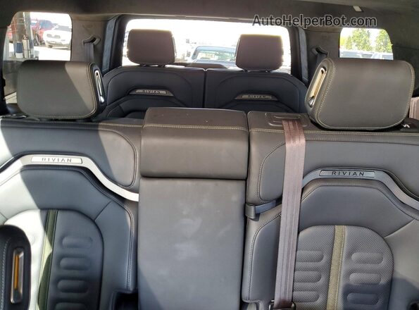 7PDSGABA2PN004010 2023 RIVIAN R1S Gray Вид задніх сидінь