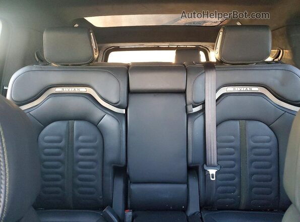 7PDSGABA3PN005165 2023 RIVIAN R1S White Rear seats view