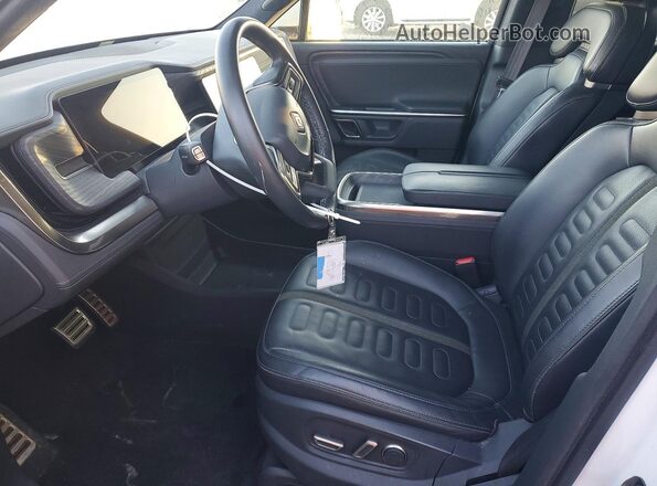 7PDSGABA3PN005165 2023 RIVIAN R1S White Front interior view