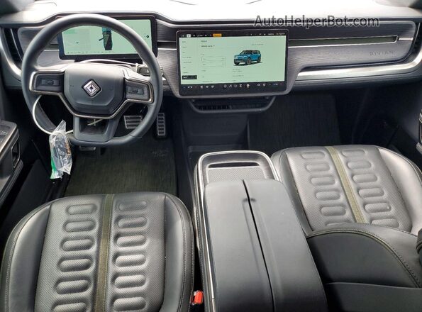 7PDSGABA3RN045264 2024 RIVIAN R1S Синий Вид панели приборов