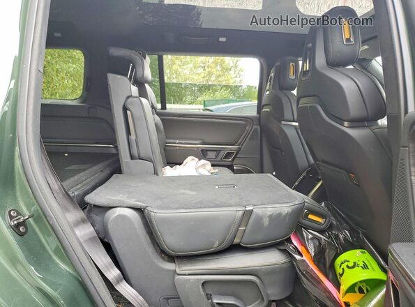 7PDSGABA8PN022088 2023 RIVIAN R1S Green Rear interior view